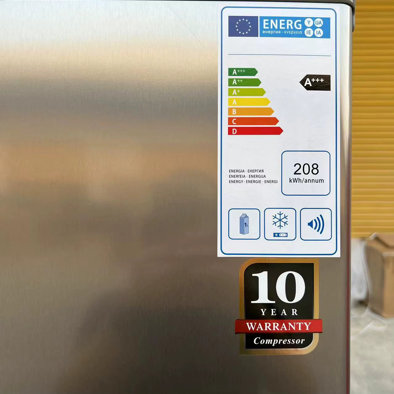 Réfrigérateur combiné 300 L inox 2 portes avec congélateur haut • Froid ventilé No Frost • Classe énergétique A • 220 V