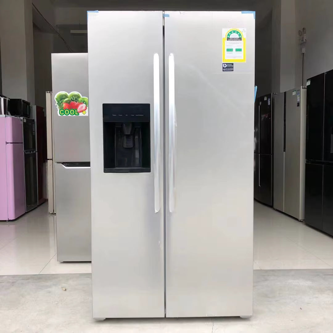 Réfrigérateur côte à côte 550 L avec machine à glaçons et distributeur d’eau, froid ventilé, sans givre, classe énergétique élevée