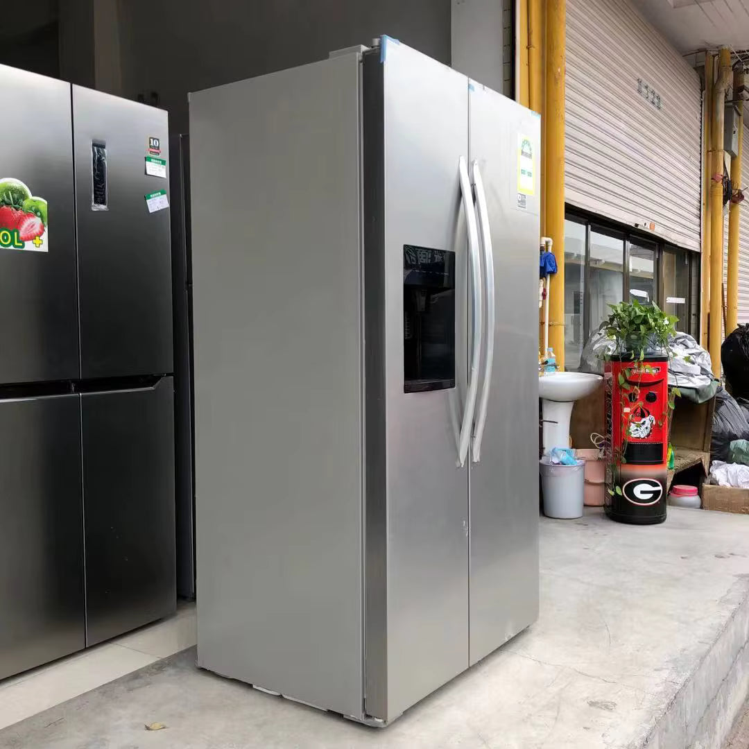 Réfrigérateur côte à côte 550 L avec machine à glaçons et distributeur d’eau, froid ventilé, sans givre, classe énergétique élevée